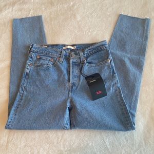 BNWT LEVI wedgie jeans